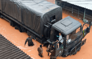 Exército apoia trabalhos de socorro ás vítimas da enchente em MG