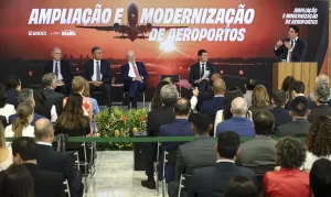 O presidente Lula participa de evento que anuncia R$ 5,7 bi para ampliar aeroportos no país