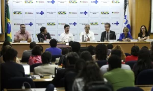Ministro Alexandre Padilha durante entrevista coletiva