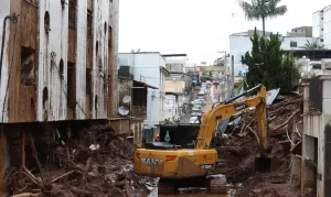 Cidade destruída pelas chuvas em Minas Gerais