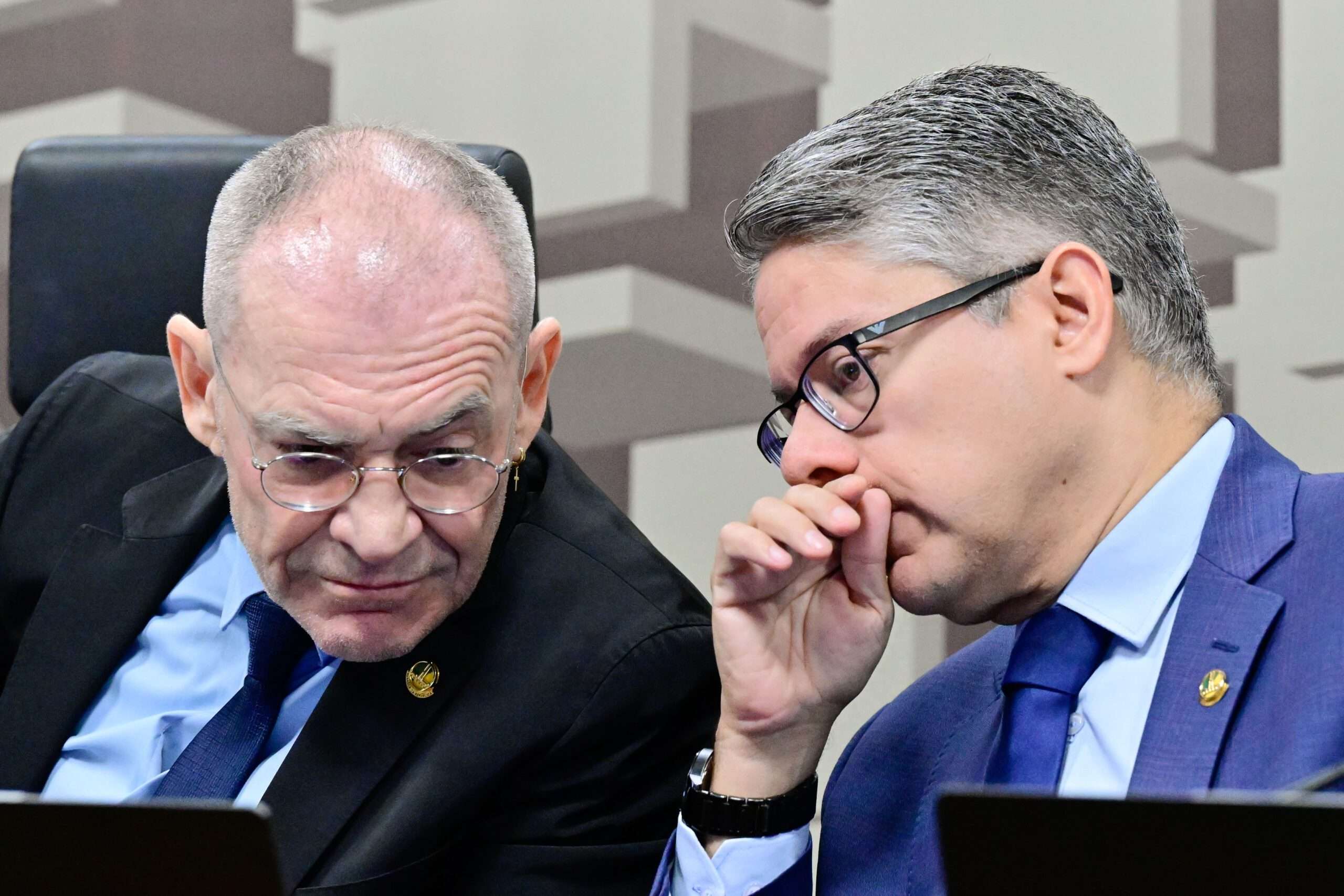 Os senadores Fabiano Contarato e Alessandro Vieira