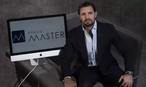 Movimentação de jornalistas em frente à superintendência da PF