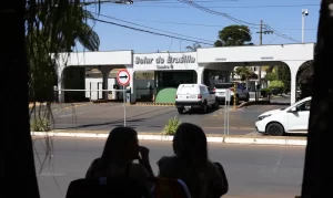 Fachada do condomínio onde Bolsonaro cumpre prisão domiciliar