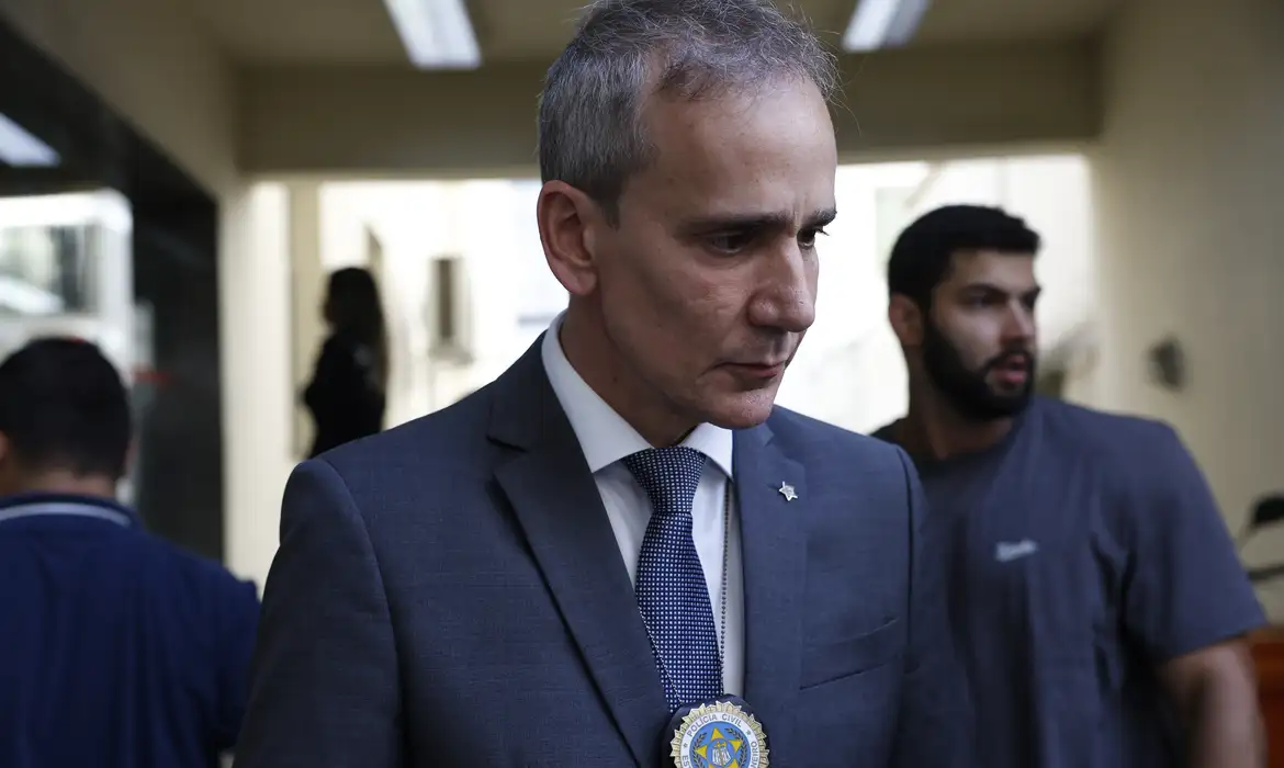O delegado responsável pelas investigações, Ângelo Lages