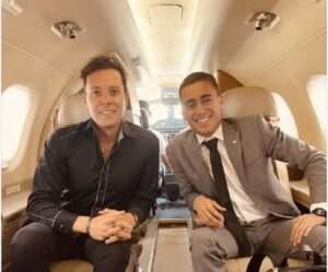 Valadão e Nikolas Ferreira em jato com destino a Brasília