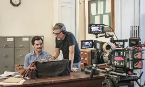 Wagner Moura e Kleber Mendonça Filho, em cena do filme O Agente Secreto
