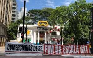 Protesto pede fim da escala 6X1