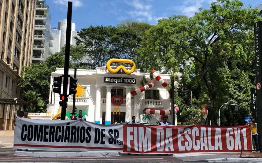 Protesto pede fim da escala 6X1