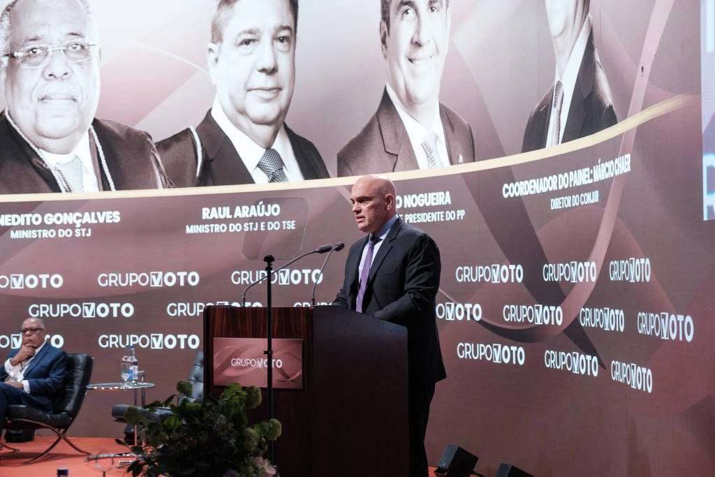 Ministro Alexandre de Moraes fala em Fórum Jurídico Brasil de Ideias, em Londres, evento do Grupo Voto do Master, incluiu entretenimento suntuoso em endereços de luxo - Reprodução
