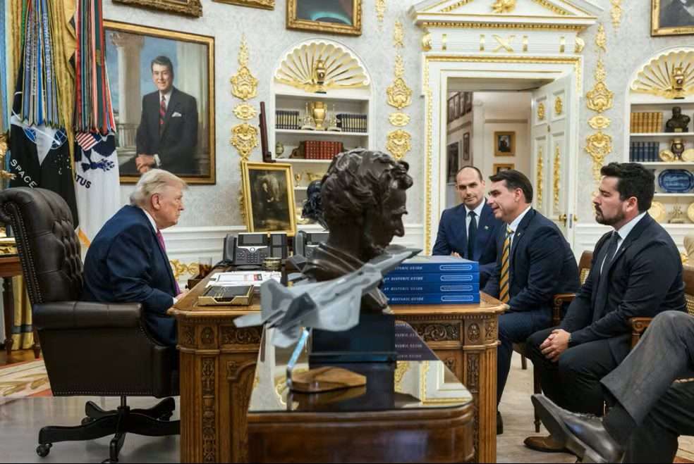 Trump posta foto com Flávio após tarifaço