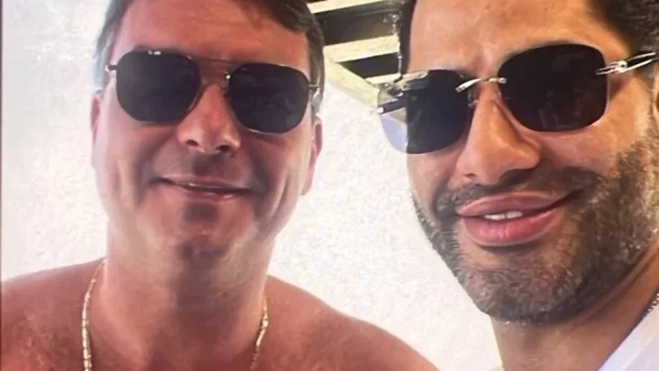 Flávio Bolsonaro com Sicário